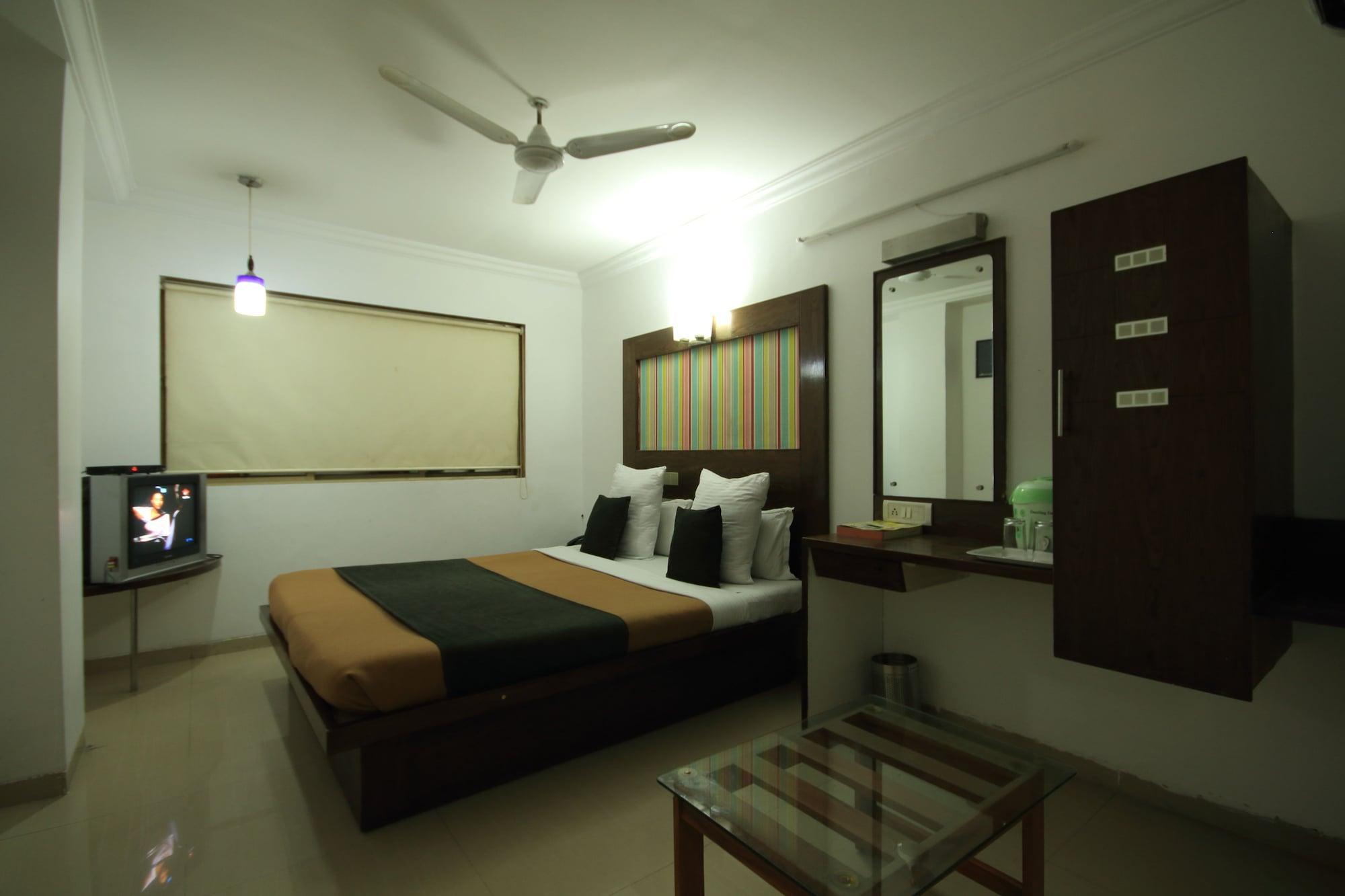 Fabhotel Kadamb Inn อาเมดาบัด ภายนอก รูปภาพ