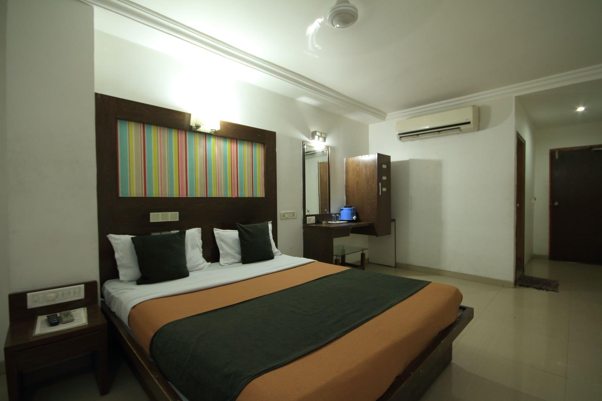 Fabhotel Kadamb Inn อาเมดาบัด ภายนอก รูปภาพ