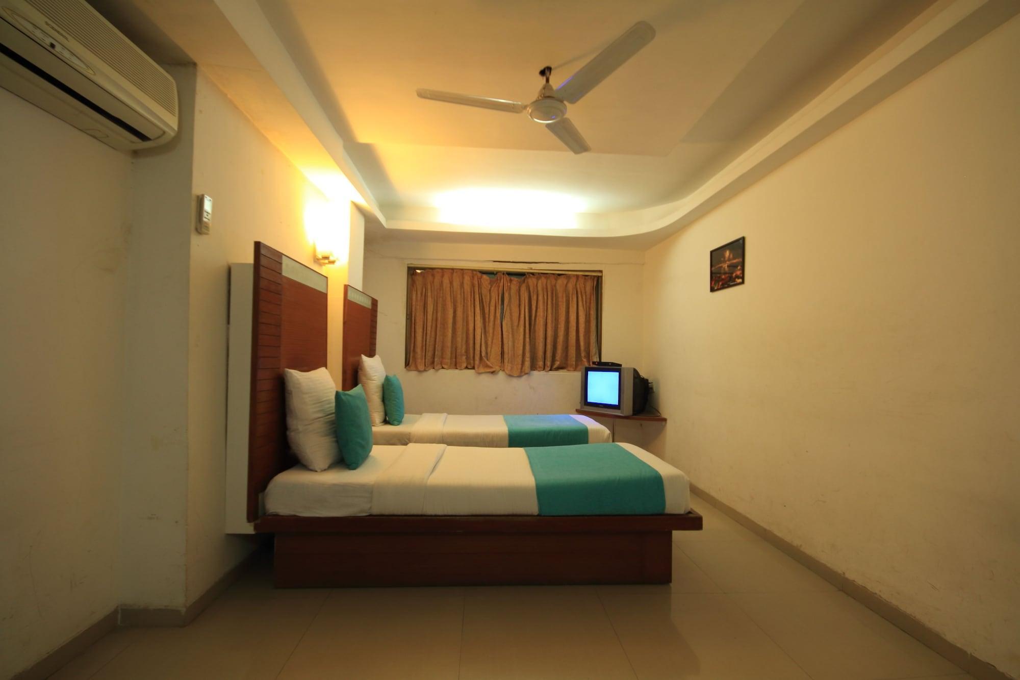 Fabhotel Kadamb Inn อาเมดาบัด ภายนอก รูปภาพ