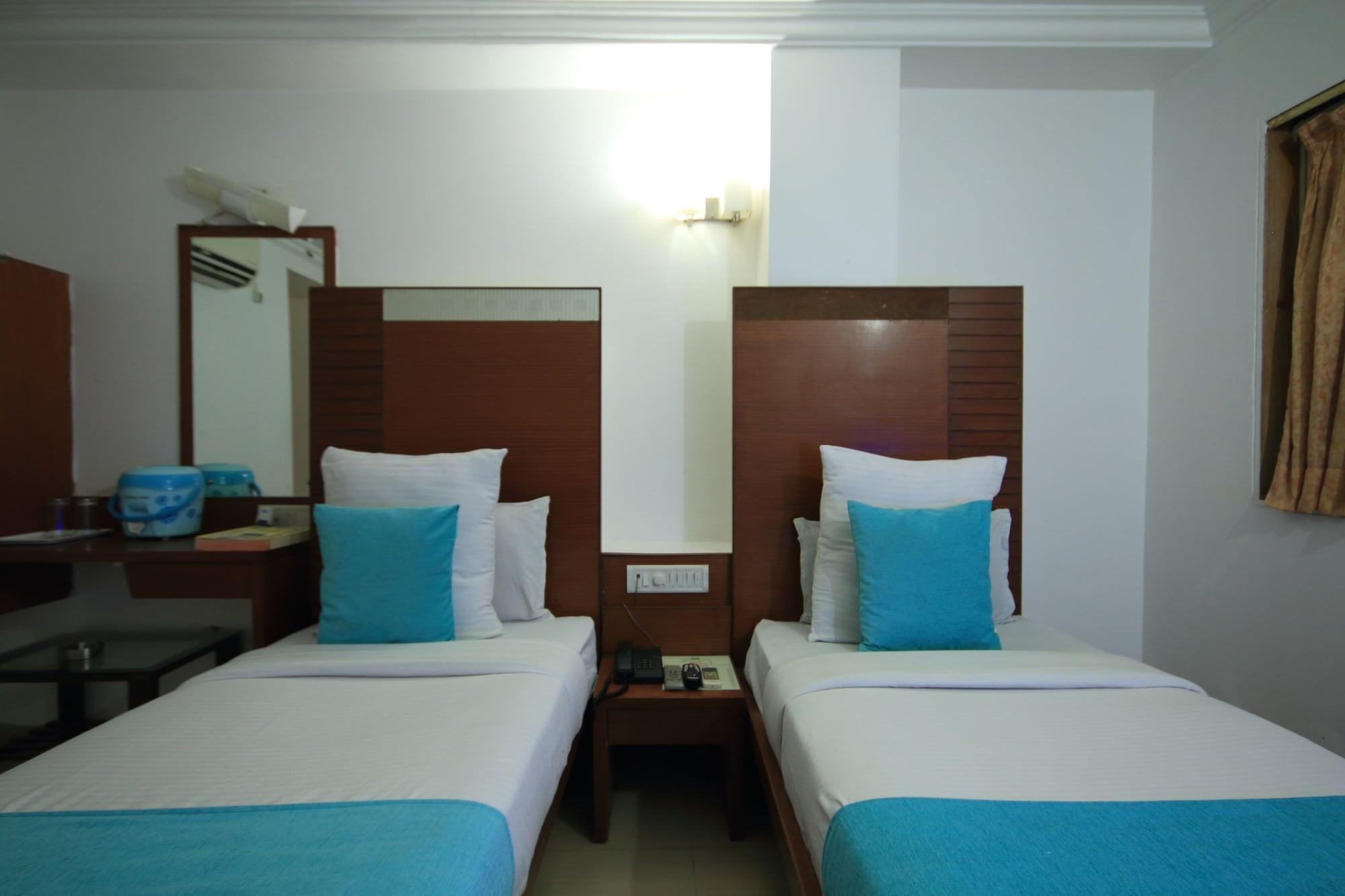 Fabhotel Kadamb Inn อาเมดาบัด ภายนอก รูปภาพ