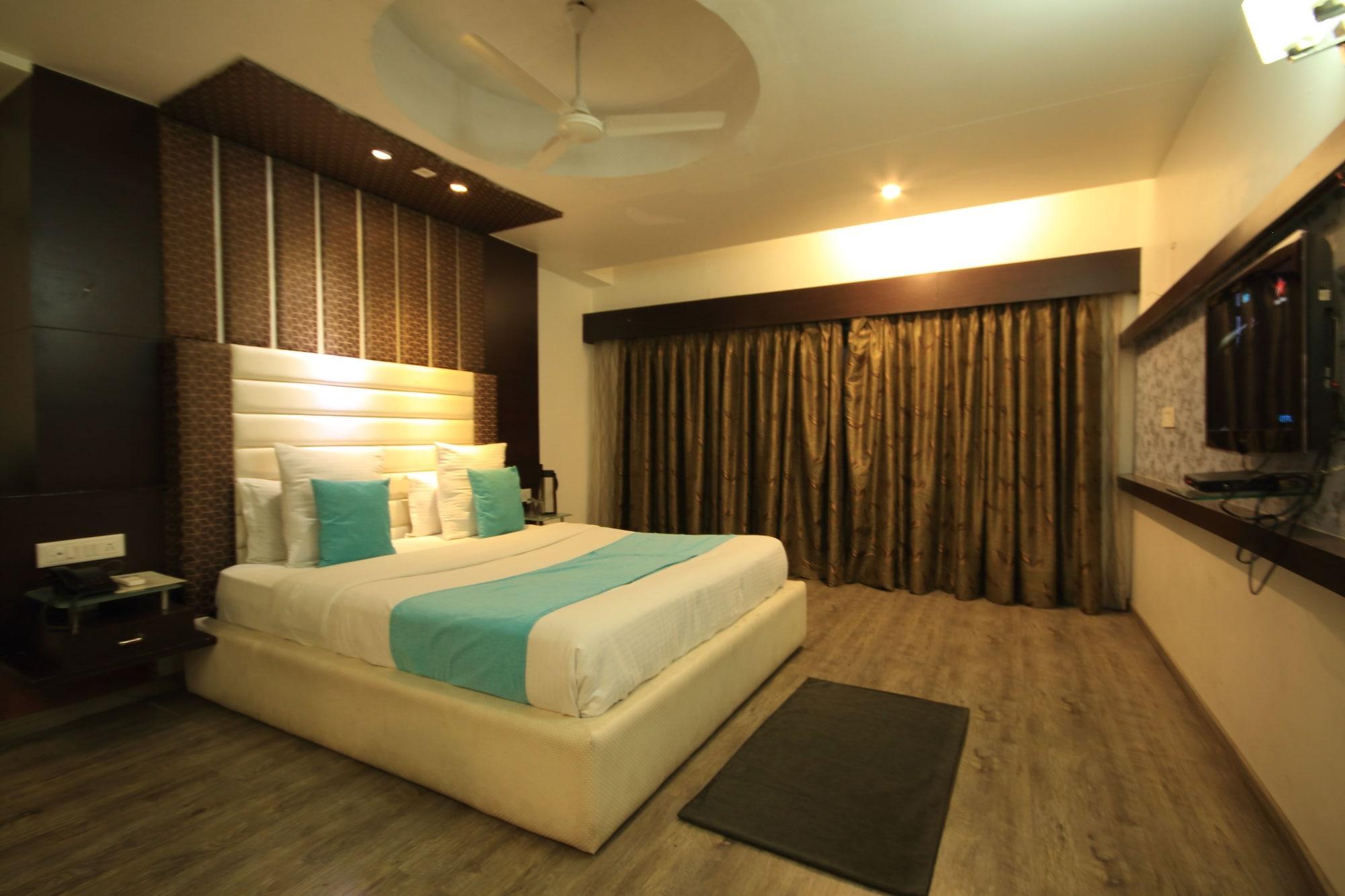 Fabhotel Kadamb Inn อาเมดาบัด ภายนอก รูปภาพ