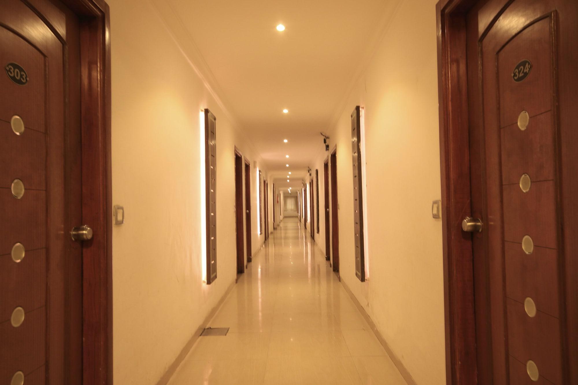 Fabhotel Kadamb Inn อาเมดาบัด ภายนอก รูปภาพ