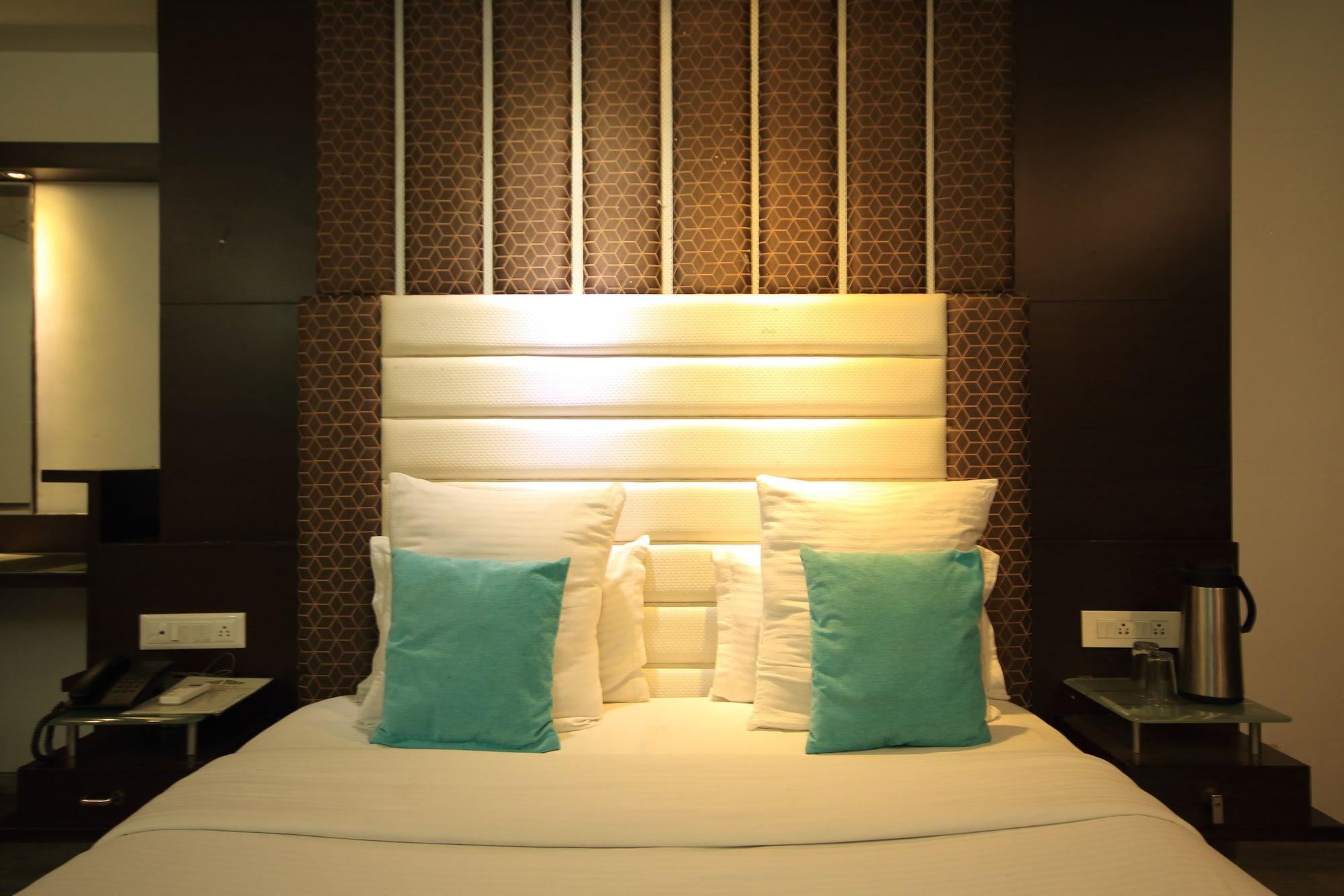 Fabhotel Kadamb Inn อาเมดาบัด ภายนอก รูปภาพ