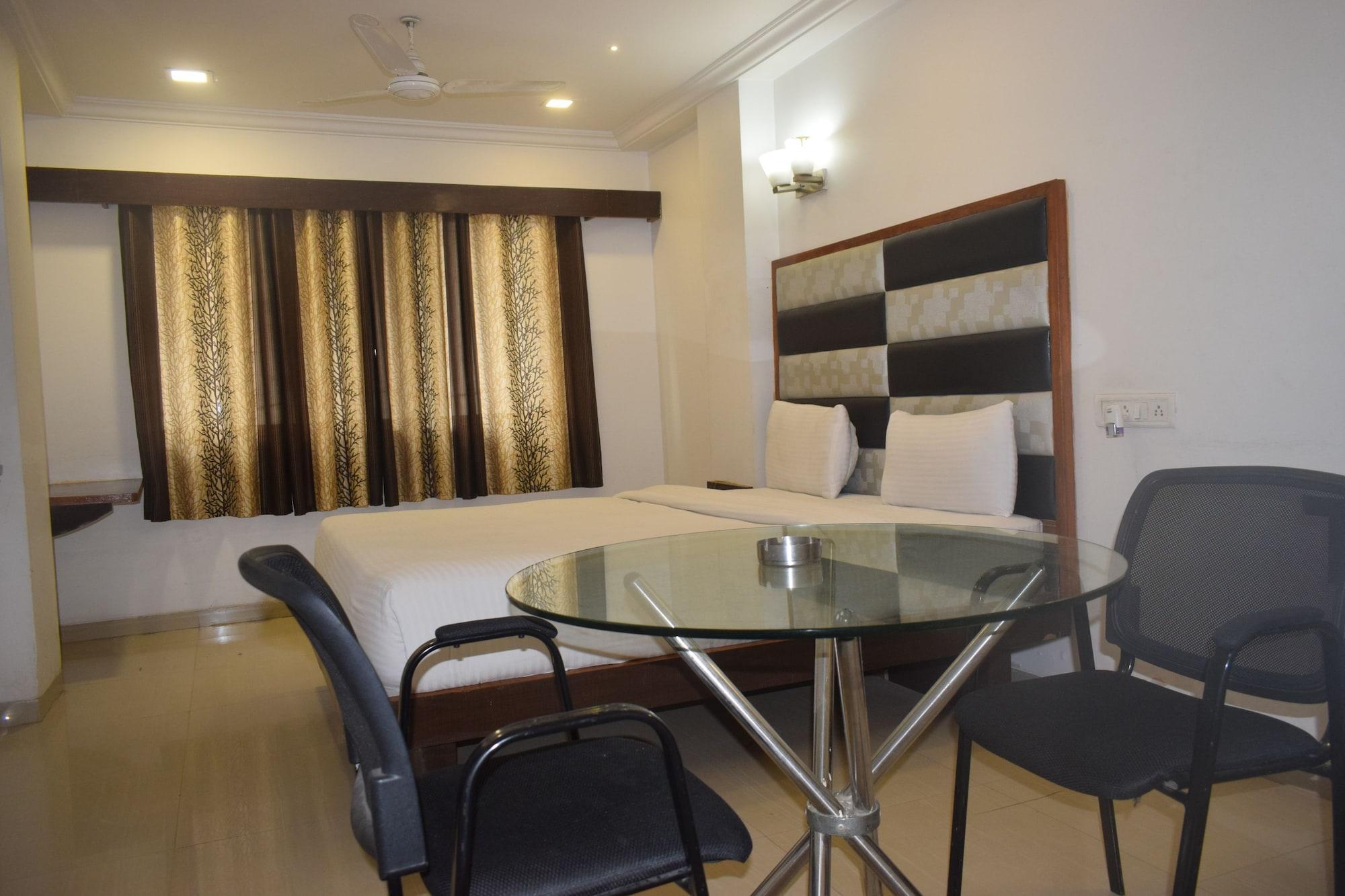 Fabhotel Kadamb Inn อาเมดาบัด ภายนอก รูปภาพ