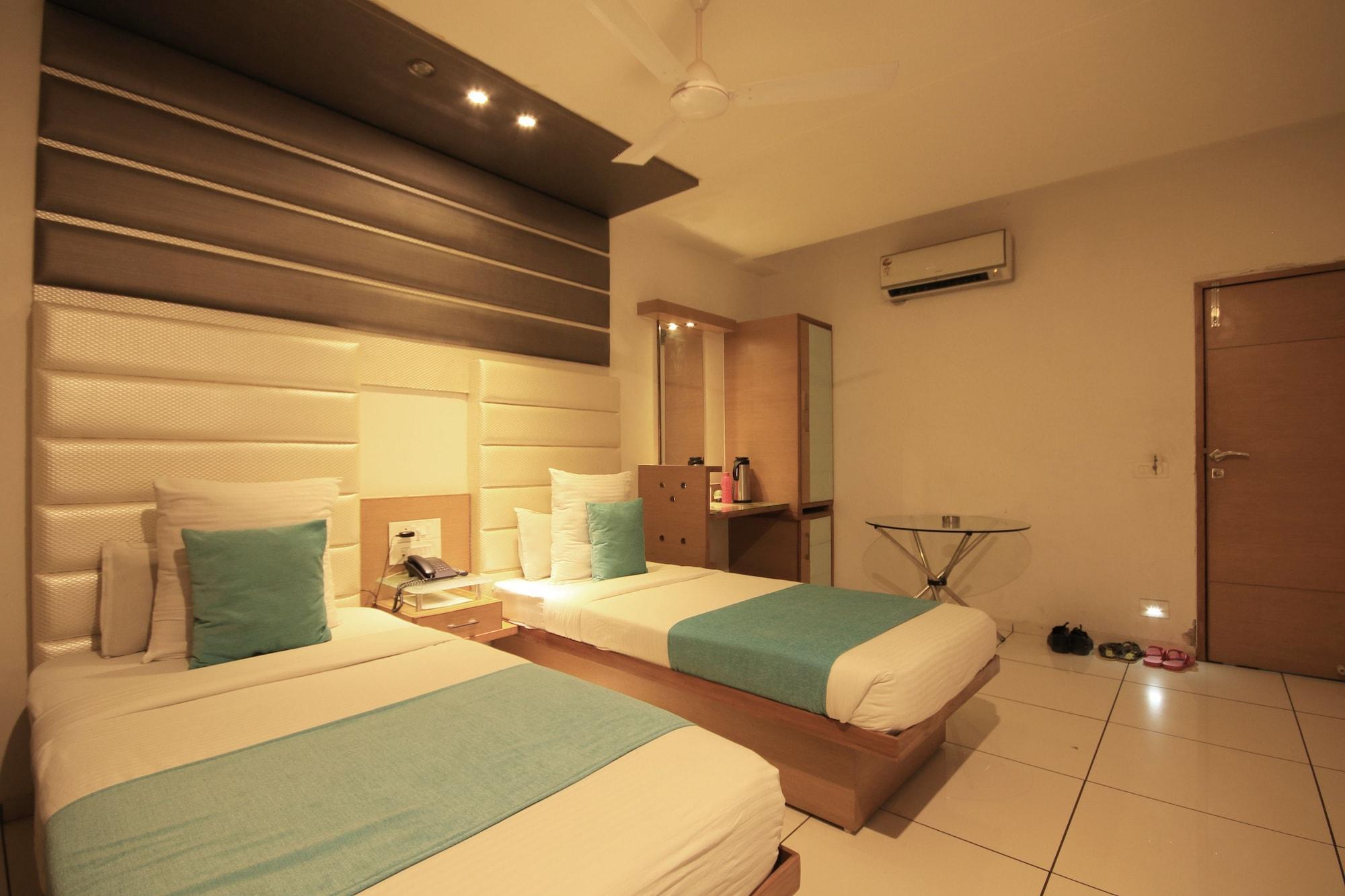 Fabhotel Kadamb Inn อาเมดาบัด ภายนอก รูปภาพ