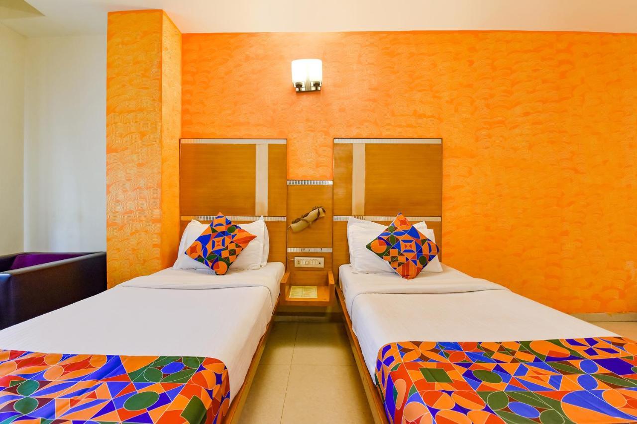 Fabhotel Kadamb Inn อาเมดาบัด ภายนอก รูปภาพ