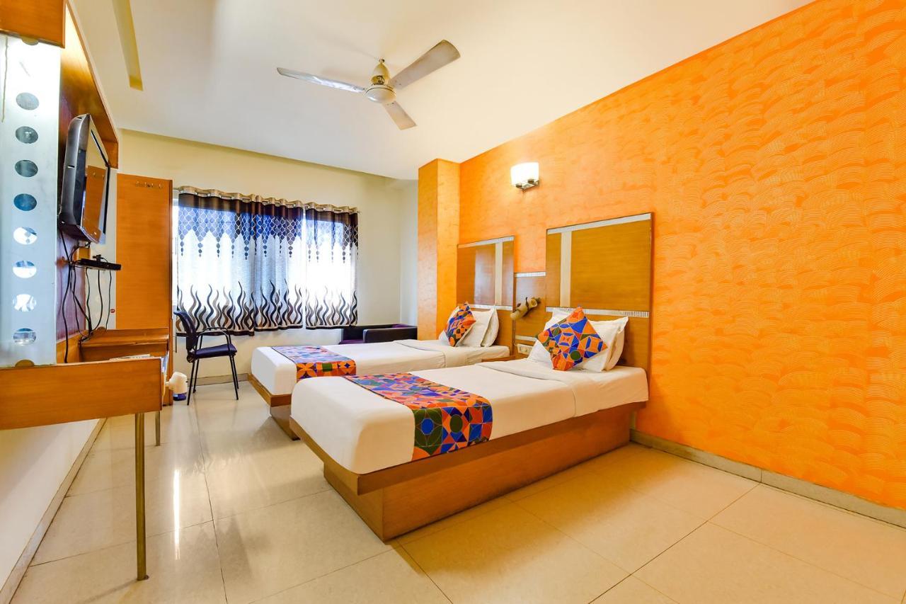 Fabhotel Kadamb Inn อาเมดาบัด ภายนอก รูปภาพ