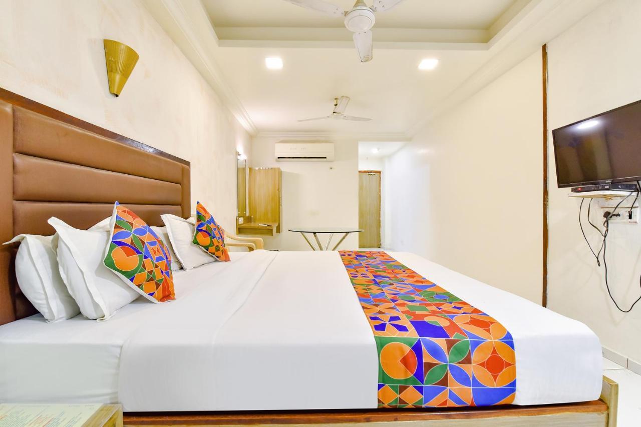 Fabhotel Kadamb Inn อาเมดาบัด ภายนอก รูปภาพ